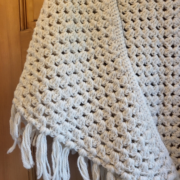 Knitted Vintage Baby Blanket White Shawl - Picture 4 of 8